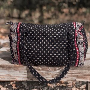 2002 Vintage Vera Bradley in Classic Black XL Duffle Bag Red Floral Accents EUC